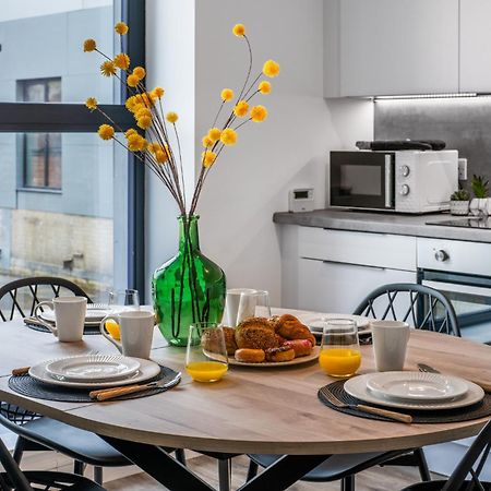 Potters Bar - Free Parking - Private Bathroom - Netflix - 4 Mins Walk To Station - 20 Mins Direct Trains To London Екстериор снимка