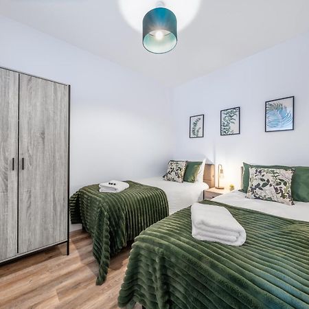 Potters Bar - Free Parking - Private Bathroom - Netflix - 4 Mins Walk To Station - 20 Mins Direct Trains To London Екстериор снимка