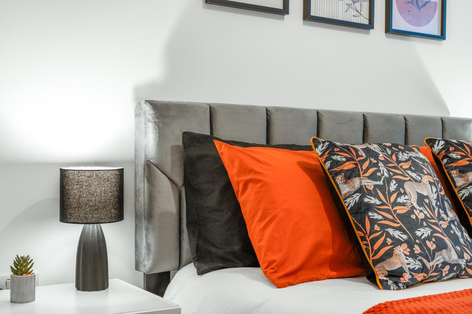 Potters Bar - Free Parking - Private Bathroom - Netflix - 4 Mins Walk To Station - 20 Mins Direct Trains To London Екстериор снимка