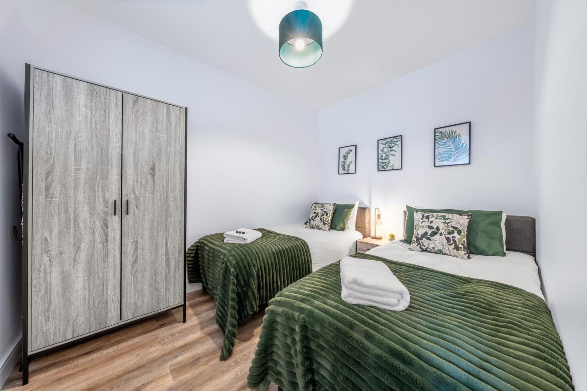 Potters Bar - Free Parking - Private Bathroom - Netflix - 4 Mins Walk To Station - 20 Mins Direct Trains To London Екстериор снимка