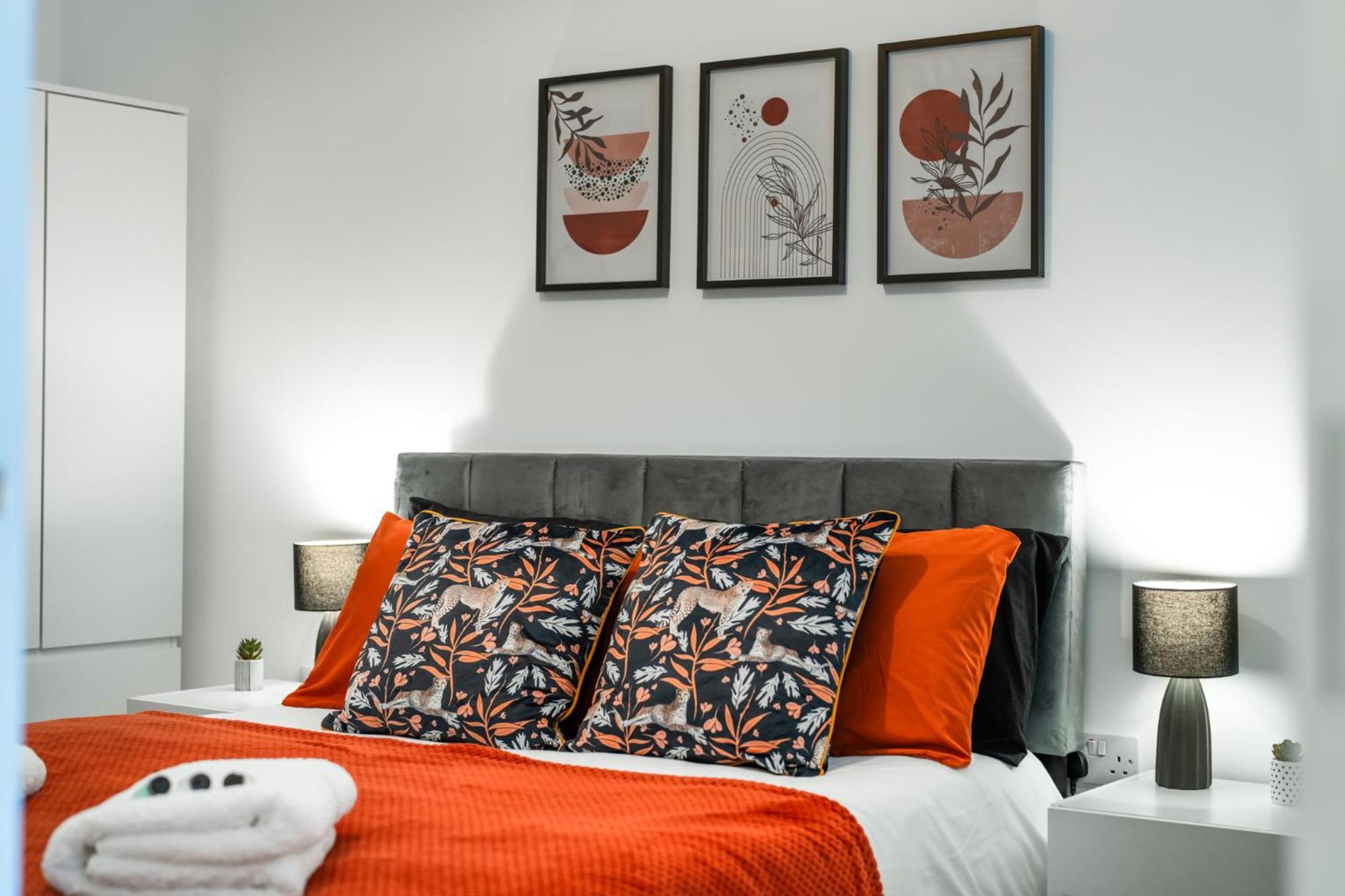 Potters Bar - Free Parking - Private Bathroom - Netflix - 4 Mins Walk To Station - 20 Mins Direct Trains To London Екстериор снимка