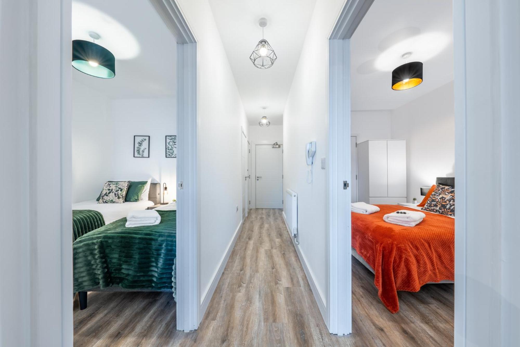Potters Bar - Free Parking - Private Bathroom - Netflix - 4 Mins Walk To Station - 20 Mins Direct Trains To London Екстериор снимка