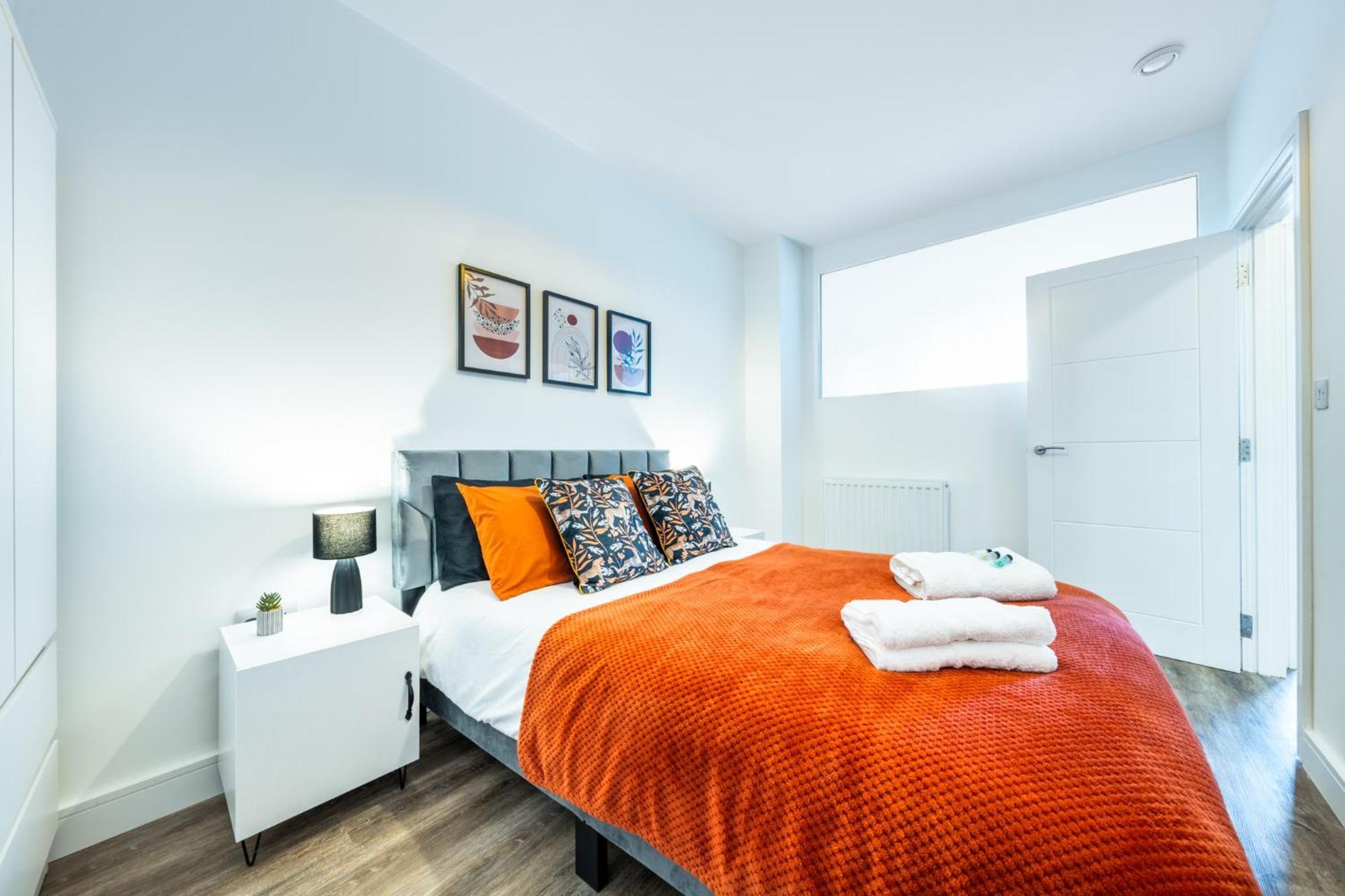 Potters Bar - Free Parking - Private Bathroom - Netflix - 4 Mins Walk To Station - 20 Mins Direct Trains To London Екстериор снимка