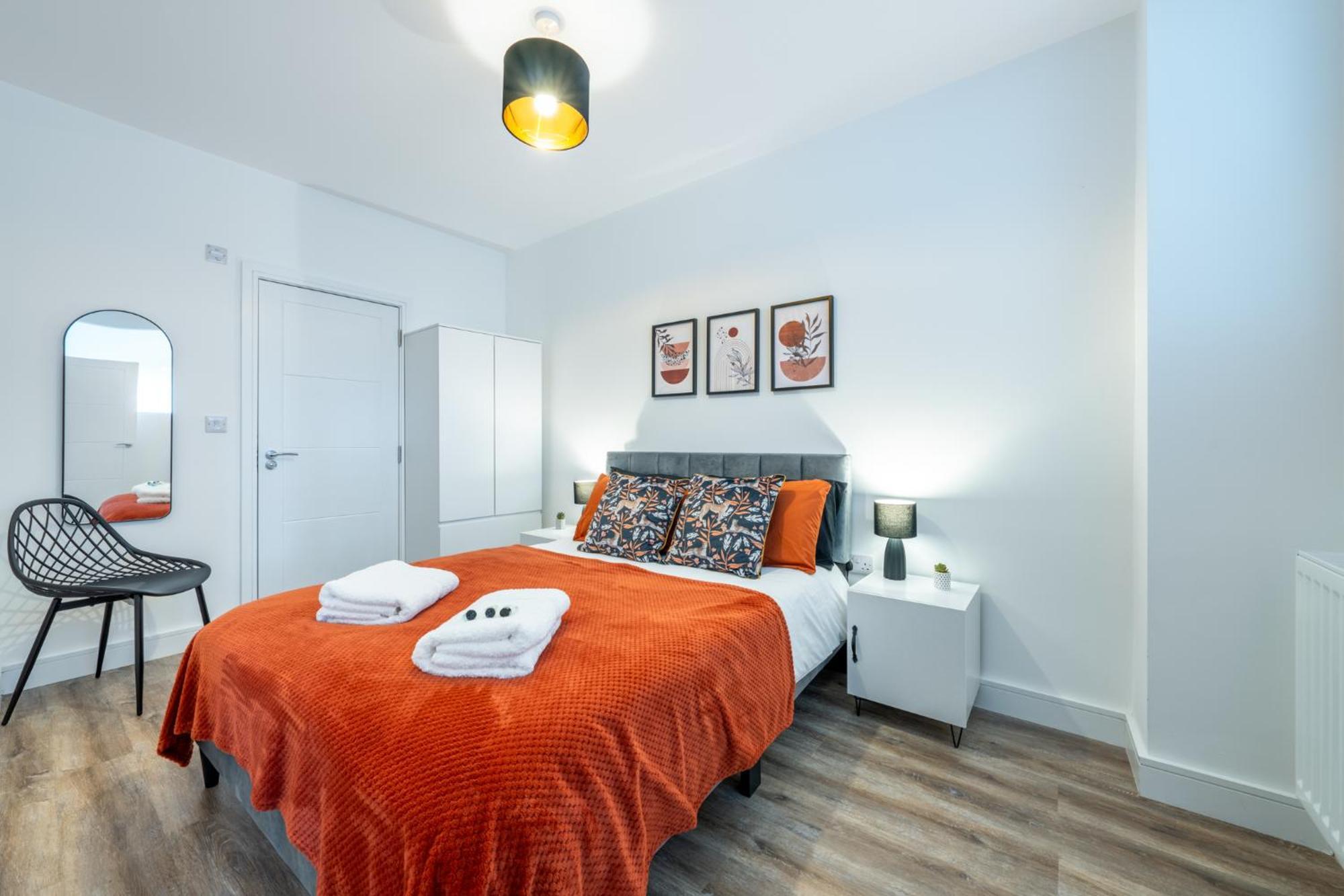 Potters Bar - Free Parking - Private Bathroom - Netflix - 4 Mins Walk To Station - 20 Mins Direct Trains To London Екстериор снимка