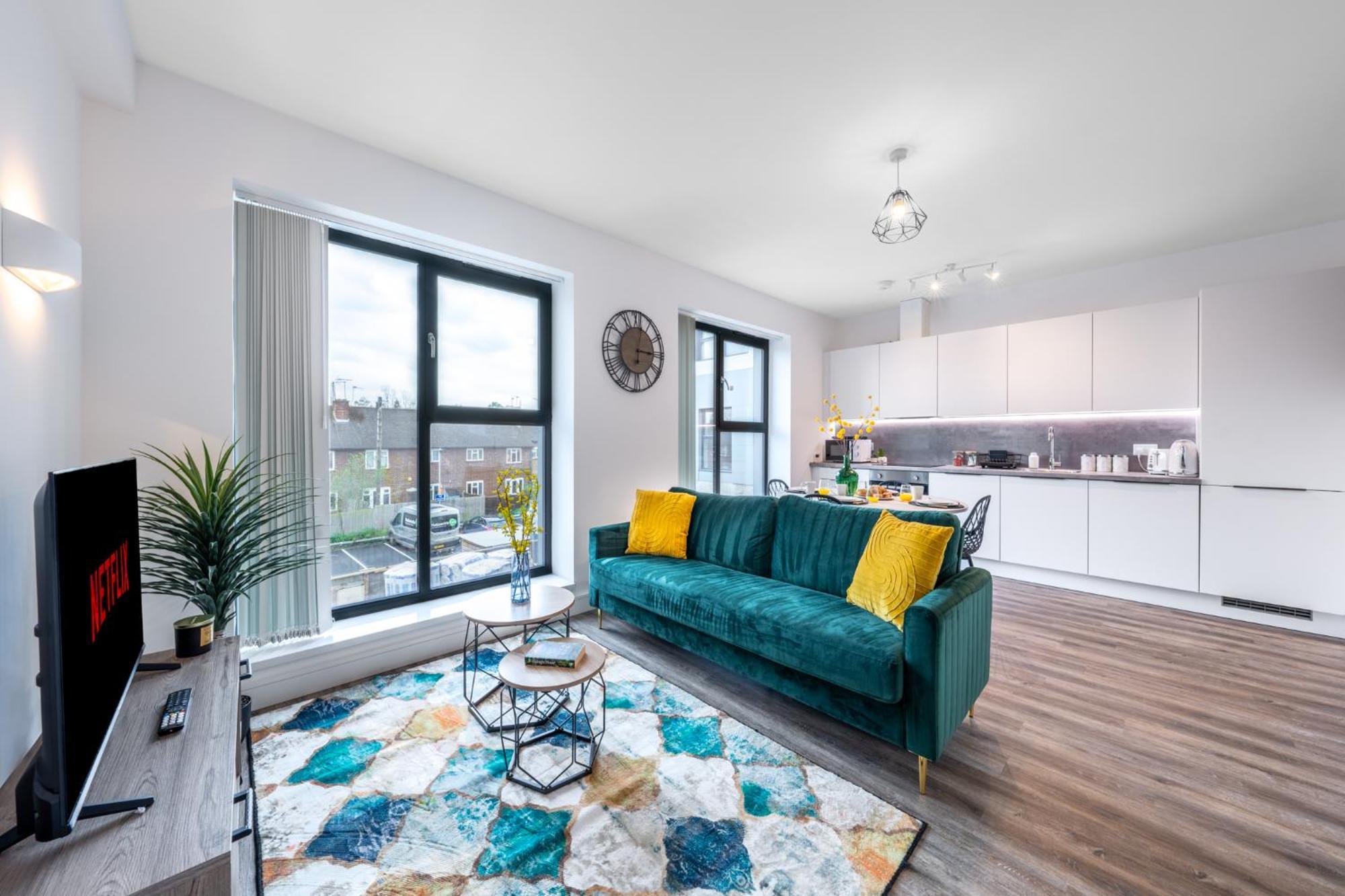 Potters Bar - Free Parking - Private Bathroom - Netflix - 4 Mins Walk To Station - 20 Mins Direct Trains To London Екстериор снимка